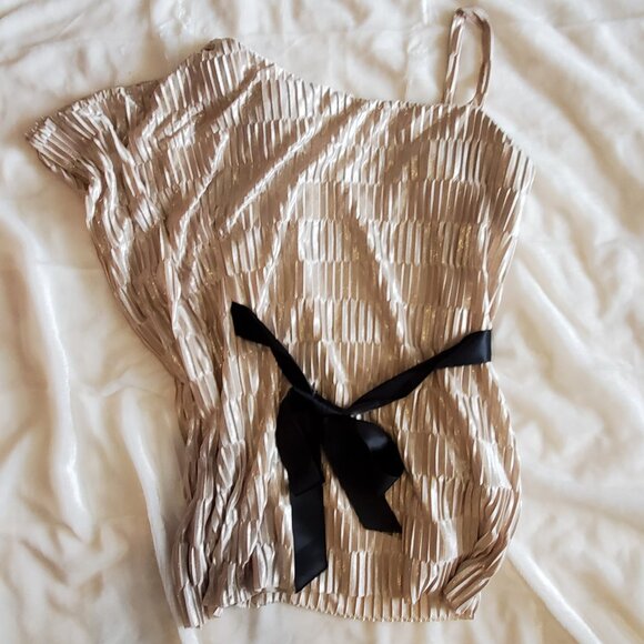 One Sleeve Blouse - Picture 2 of 5